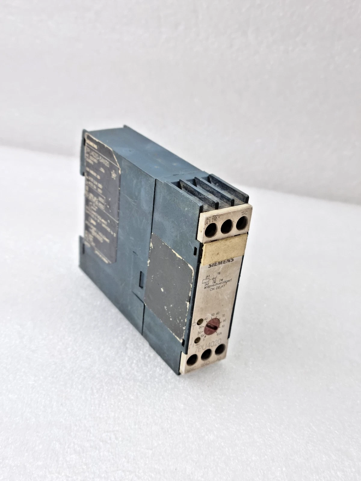 Siemens 7PU4020-3AN20 Time Relay On Delay AC 220/240V 50/60Hz Made-Germany